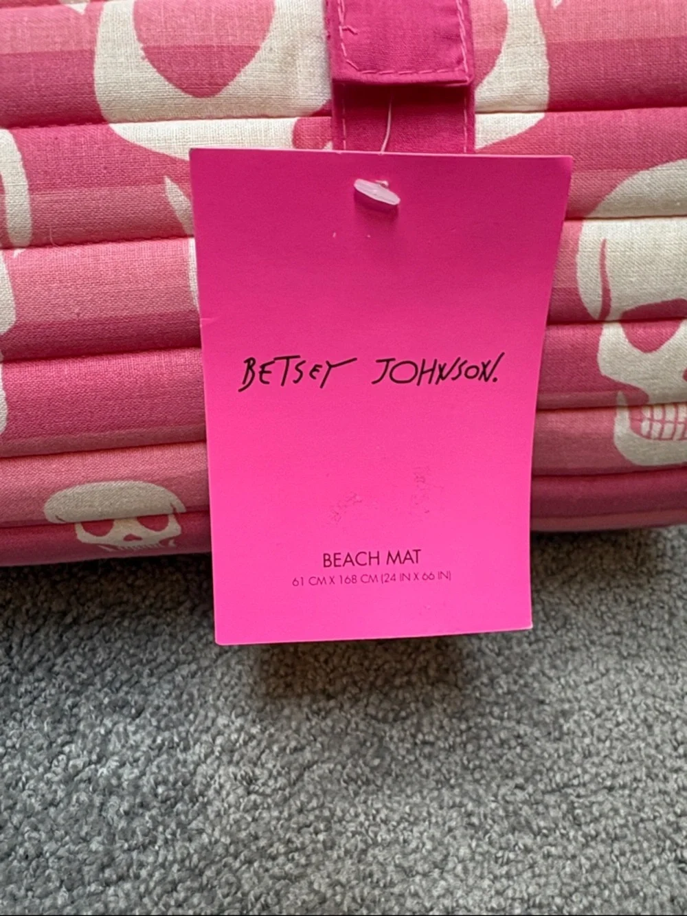 NWT Betsey Johnson Pink Skull Quilted Beach / Pool Mat with Pillow & Carry Strap